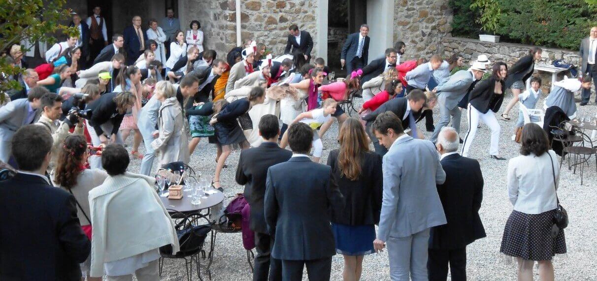 Flashmob grandiose vin d'honneur domaine de Turzon Ardèche